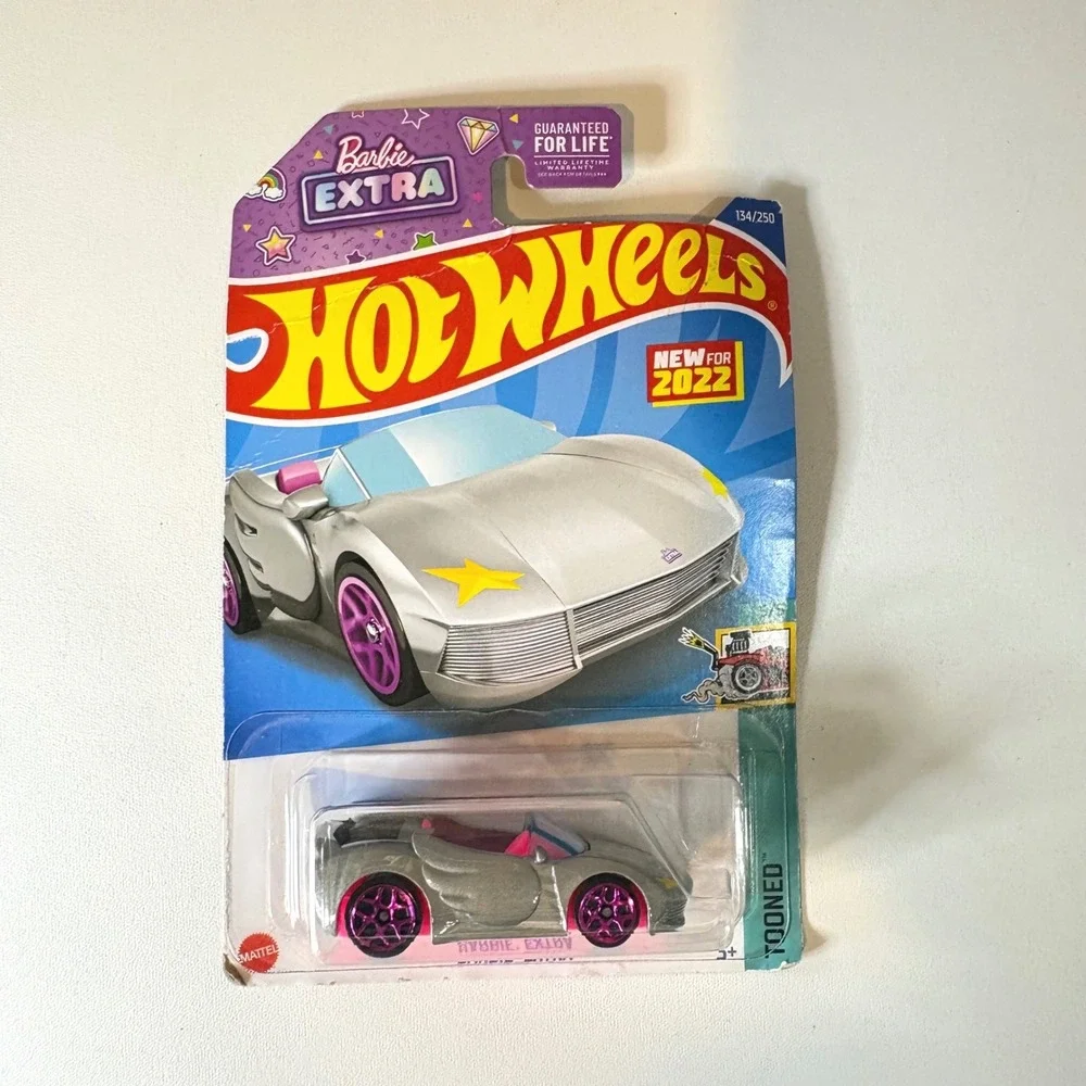 Hot Wheels Barbie Extra Silver Tooned Car 134/250 2022 HCT35 Mattel Diecast Toy